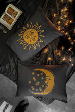 Carica l'immagine nel visualizzatore di Gallery, Killstar Folk Horror Pillowcases
