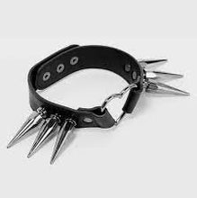Carica l'immagine nel visualizzatore di Gallery, Killstar Aubrey Heart Choker
