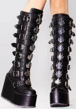 Carica l'immagine nel visualizzatore di Gallery, Yru Shoes Dune Hi Flames Black
