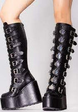 Carica l'immagine nel visualizzatore di Gallery, Yru Shoes Dune Hi Flames Black
