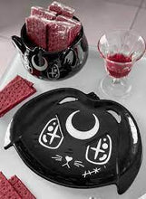 Carica l'immagine nel visualizzatore di Gallery, killstar Evil Bunny Cake Plate
