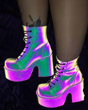 Carica l'immagine nel visualizzatore di Gallery, Demonia Cult Camel 203 Green Multi Reflect
