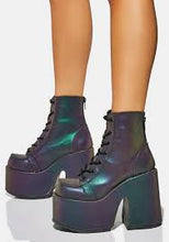 Carica l'immagine nel visualizzatore di Gallery, Demonia Cult Camel 203 Green Multi Reflect
