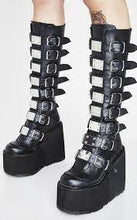 Carica l'immagine nel visualizzatore di Gallery, Demonia Cult Swing 815 Leather Black
